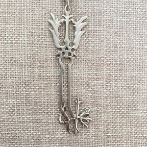 KINGDOM HEARTS II KEY BLADE Necklace Pendant Oathkeeper